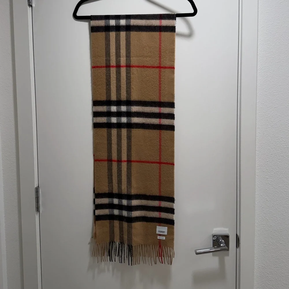 Burberry 100% Check Cashmere Scarf